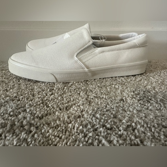 NWT Old Navy White Canvas Slip on Shoes Size 10 - Picture 4 of 6